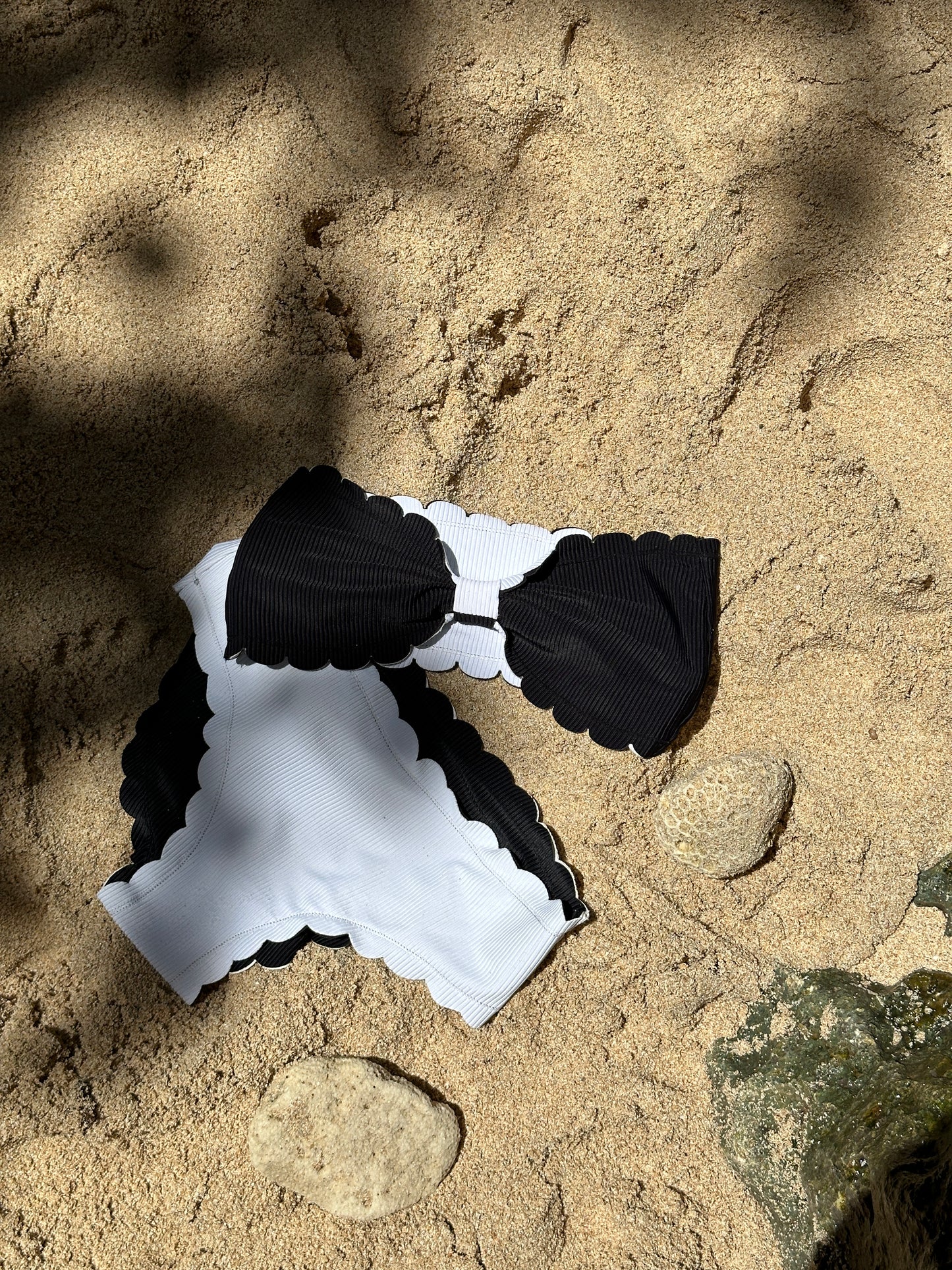 Black & White Scallop Bandeau Reversible Bikini Top